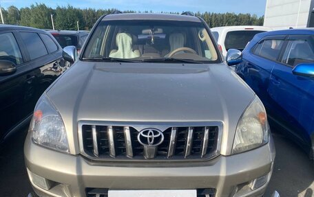 Toyota Land Cruiser Prado 120 рестайлинг, 2005 год, 2 350 000 рублей, 2 фотография