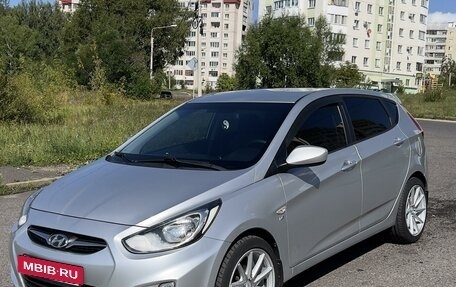 Hyundai Solaris II рестайлинг, 2012 год, 1 300 000 рублей, 2 фотография