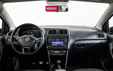 Volkswagen Polo VI (EU Market), 2017 год, 950 000 рублей, 13 фотография