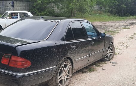 Mercedes-Benz E-Класс, 1998 год, 550 000 рублей, 5 фотография