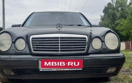 Mercedes-Benz E-Класс, 1998 год, 550 000 рублей, 3 фотография