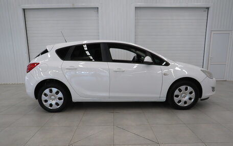 Opel Astra J, 2011 год, 690 000 рублей, 2 фотография