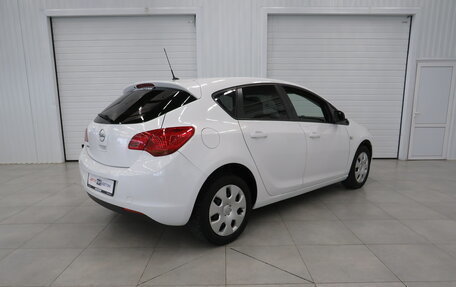 Opel Astra J, 2011 год, 690 000 рублей, 3 фотография