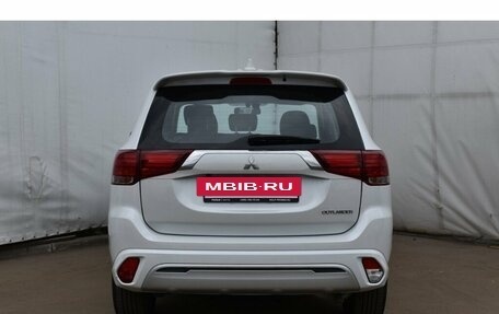 Mitsubishi Outlander III рестайлинг 3, 2022 год, 3 750 000 рублей, 6 фотография