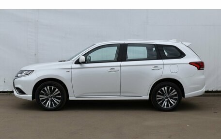 Mitsubishi Outlander III рестайлинг 3, 2022 год, 3 750 000 рублей, 8 фотография