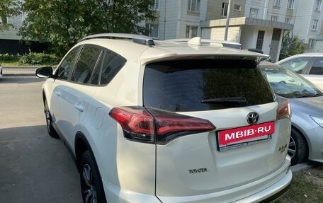 Toyota RAV4, 2017 год, 3 280 000 рублей, 3 фотография