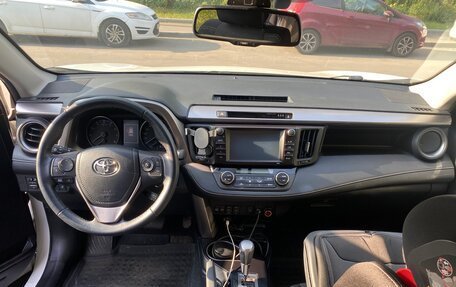 Toyota RAV4, 2017 год, 3 280 000 рублей, 4 фотография