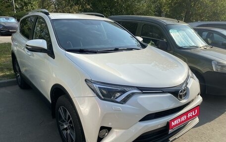 Toyota RAV4, 2017 год, 3 280 000 рублей, 10 фотография