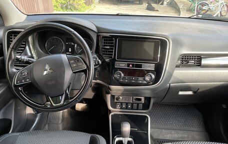 Mitsubishi Outlander III рестайлинг 3, 2019 год, 2 670 000 рублей, 14 фотография