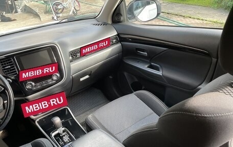 Mitsubishi Outlander III рестайлинг 3, 2019 год, 2 670 000 рублей, 11 фотография