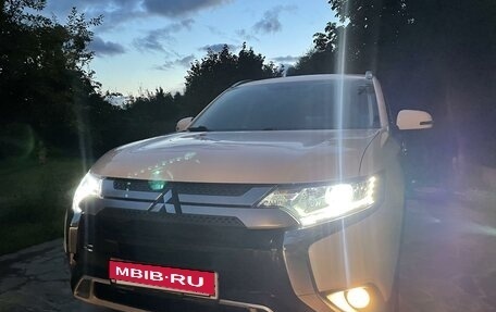 Mitsubishi Outlander III рестайлинг 3, 2019 год, 2 670 000 рублей, 23 фотография