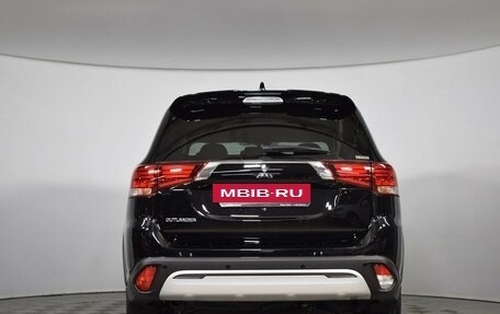 Mitsubishi Outlander III рестайлинг 3, 2022 год, 3 750 000 рублей, 5 фотография