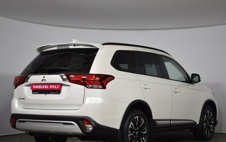 Mitsubishi Outlander III рестайлинг 3, 2022 год, 3 750 000 рублей, 4 фотография