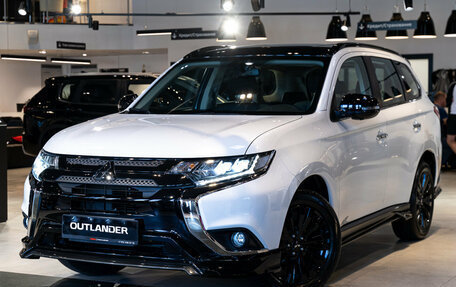 Mitsubishi Outlander III рестайлинг 3, 2022 год, 4 590 000 рублей, 2 фотография