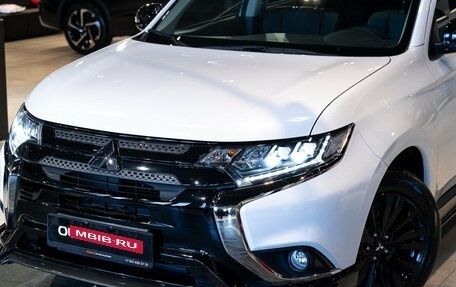 Mitsubishi Outlander III рестайлинг 3, 2022 год, 4 590 000 рублей, 14 фотография