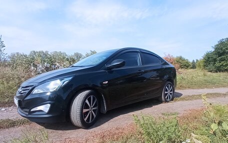 Hyundai Solaris II рестайлинг, 2015 год, 1 060 000 рублей, 2 фотография