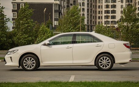 Toyota Camry, 2018 год, 1 900 000 рублей, 4 фотография