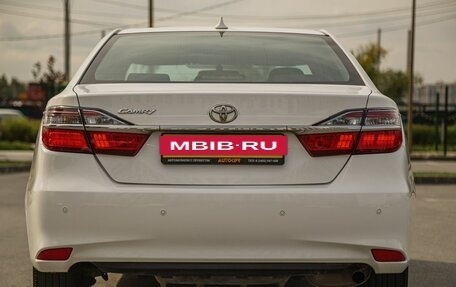 Toyota Camry, 2018 год, 1 900 000 рублей, 6 фотография