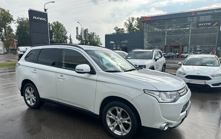 Mitsubishi Outlander III рестайлинг 3, 2013 год, 1 345 000 рублей, 4 фотография