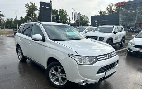 Mitsubishi Outlander III рестайлинг 3, 2013 год, 1 345 000 рублей, 3 фотография