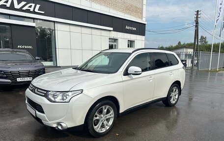 Mitsubishi Outlander III рестайлинг 3, 2013 год, 1 345 000 рублей, 11 фотография