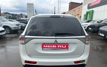 Mitsubishi Outlander III рестайлинг 3, 2013 год, 1 345 000 рублей, 8 фотография