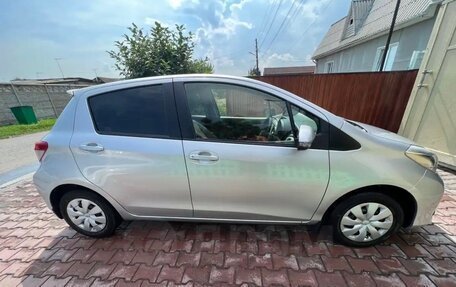 Toyota Vitz, 2012 год, 730 000 рублей, 3 фотография