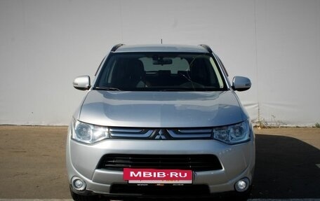 Mitsubishi Outlander III рестайлинг 3, 2013 год, 1 700 000 рублей, 2 фотография