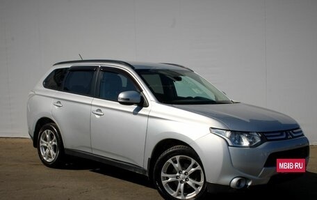 Mitsubishi Outlander III рестайлинг 3, 2013 год, 1 700 000 рублей, 3 фотография