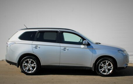 Mitsubishi Outlander III рестайлинг 3, 2013 год, 1 700 000 рублей, 8 фотография