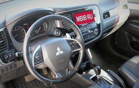 Mitsubishi Outlander III рестайлинг 3, 2013 год, 1 700 000 рублей, 14 фотография