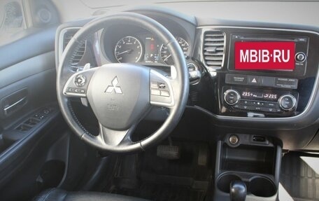 Mitsubishi Outlander III рестайлинг 3, 2013 год, 1 700 000 рублей, 15 фотография