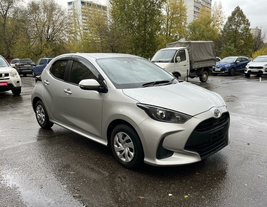 Toyota Yaris III рестайлинг 2, 2023 год, 300 000 рублей, 1 фотография