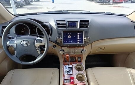 Toyota Highlander III, 2011 год, 2 399 000 рублей, 21 фотография