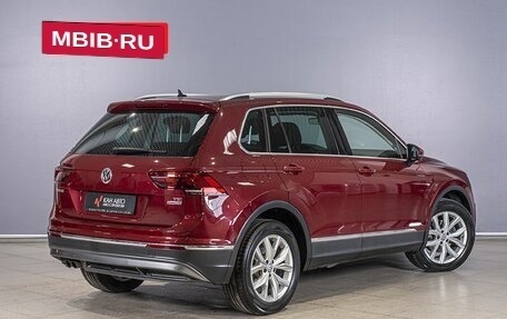 Volkswagen Tiguan II, 2017 год, 2 539 000 рублей, 2 фотография