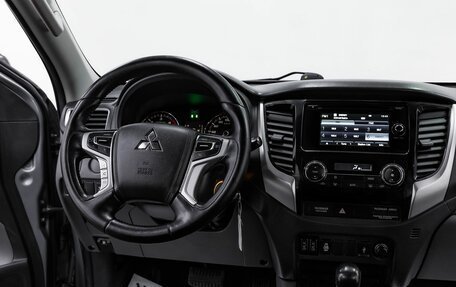 Mitsubishi L200 IV рестайлинг, 2017 год, 2 295 000 рублей, 10 фотография