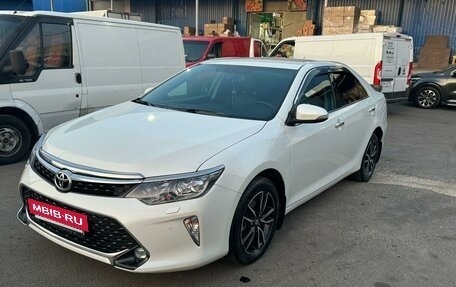 Toyota Camry, 2017 год, 2 990 000 рублей, 4 фотография