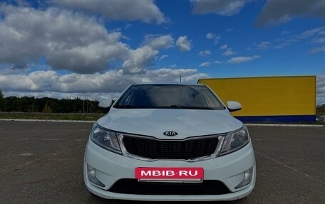 KIA Rio III рестайлинг, 2015 год, 1 050 000 рублей, 2 фотография