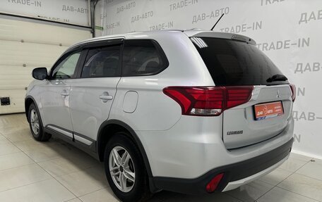 Mitsubishi Outlander III рестайлинг 3, 2016 год, 2 200 000 рублей, 7 фотография