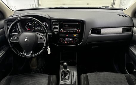 Mitsubishi Outlander III рестайлинг 3, 2016 год, 2 200 000 рублей, 13 фотография