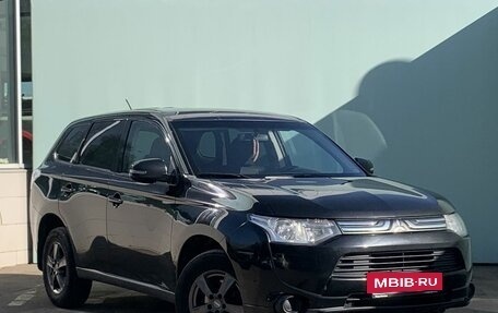 Mitsubishi Outlander III рестайлинг 3, 2013 год, 1 159 900 рублей, 3 фотография