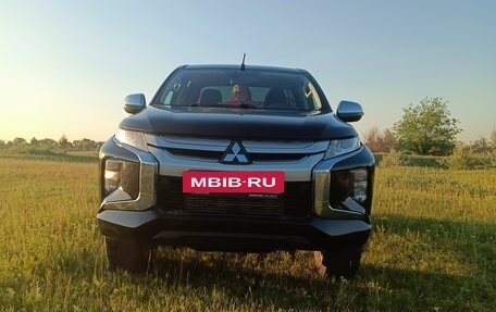 Mitsubishi L200 IV рестайлинг, 2019 год, 2 700 000 рублей, 3 фотография