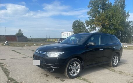 Mitsubishi Outlander III рестайлинг 3, 2014 год, 2 500 000 рублей, 8 фотография