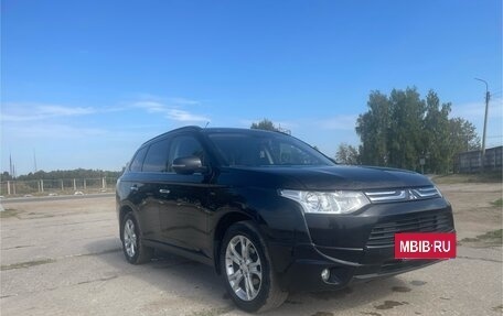 Mitsubishi Outlander III рестайлинг 3, 2014 год, 2 500 000 рублей, 9 фотография