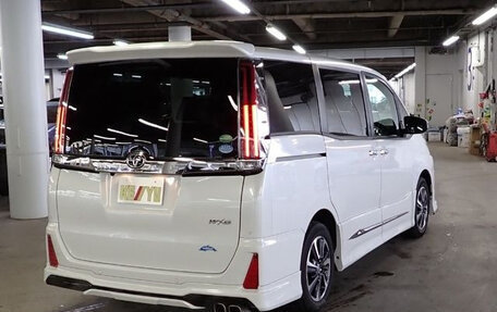 Toyota Noah III, 2021 год, 2 000 030 рублей, 2 фотография