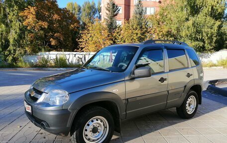 Chevrolet Niva I рестайлинг, 2019 год, 950 000 рублей, 4 фотография