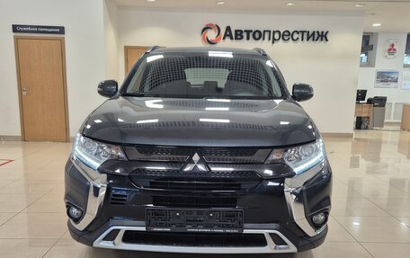 Mitsubishi Outlander III рестайлинг 3, 2021 год, 3 130 000 рублей, 3 фотография