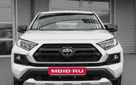 Toyota RAV4, 2024 год, 4 990 000 рублей, 2 фотография