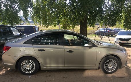 Chevrolet Cruze II, 2010 год, 670 000 рублей, 3 фотография