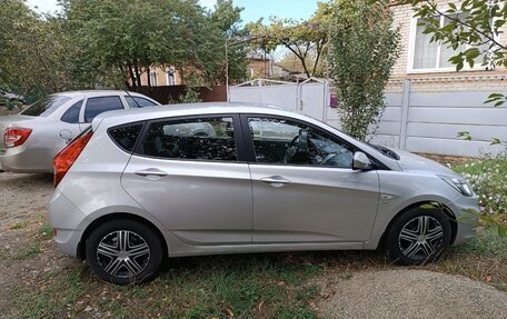 Hyundai Solaris II рестайлинг, 2013 год, 1 050 000 рублей, 2 фотография